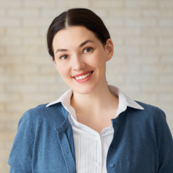 Julia, Engagement advisor